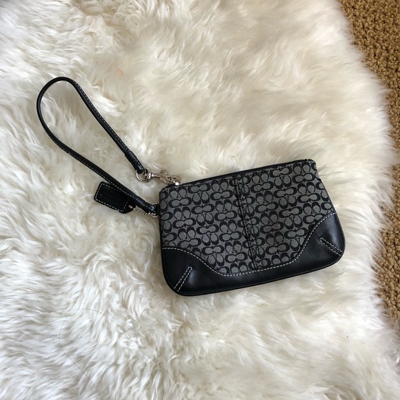 Coach Handbags - Coach Wristlet Coach Handbags - Coach Wristlet